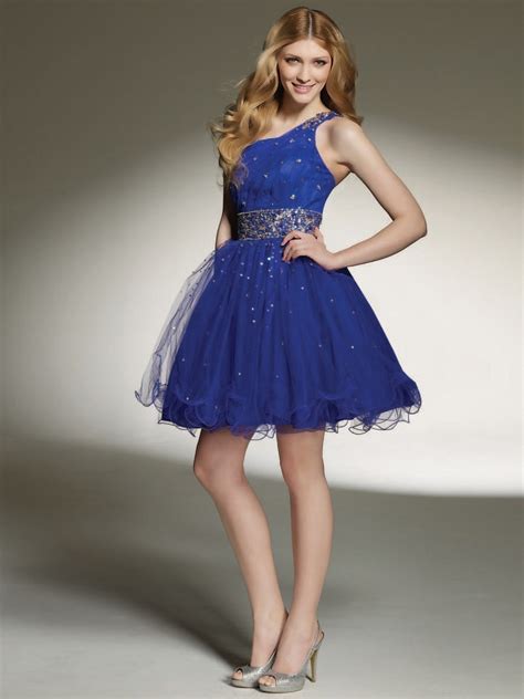 vestido de formatura azul curto